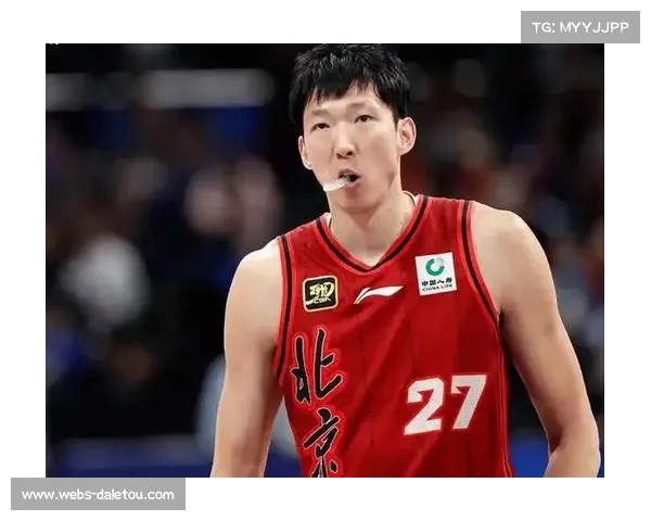 周琦比赛中再度伤到眼睛，已前往医院进行检查